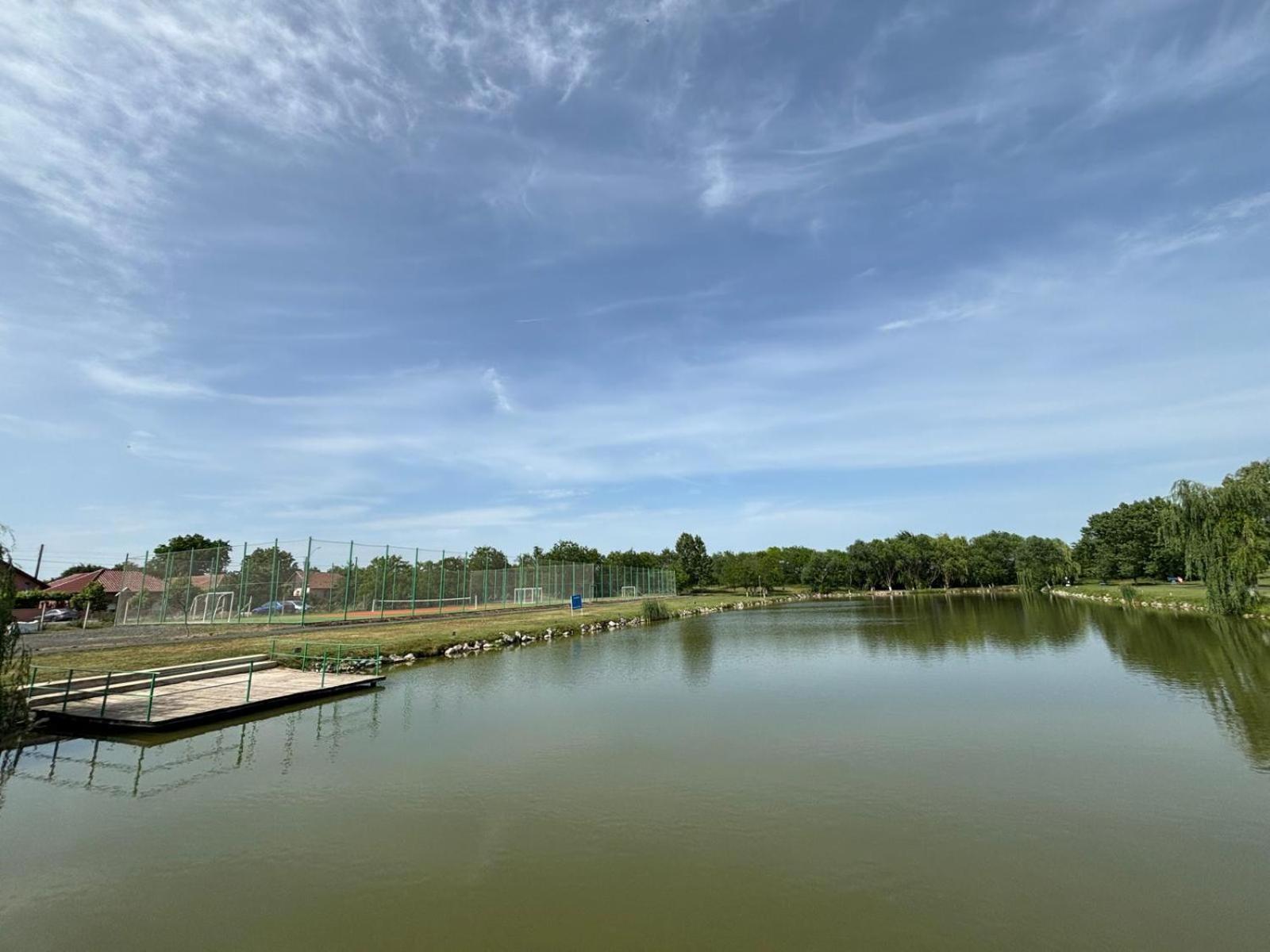 Conacul De Pe Lac Sagu Exteriör bild